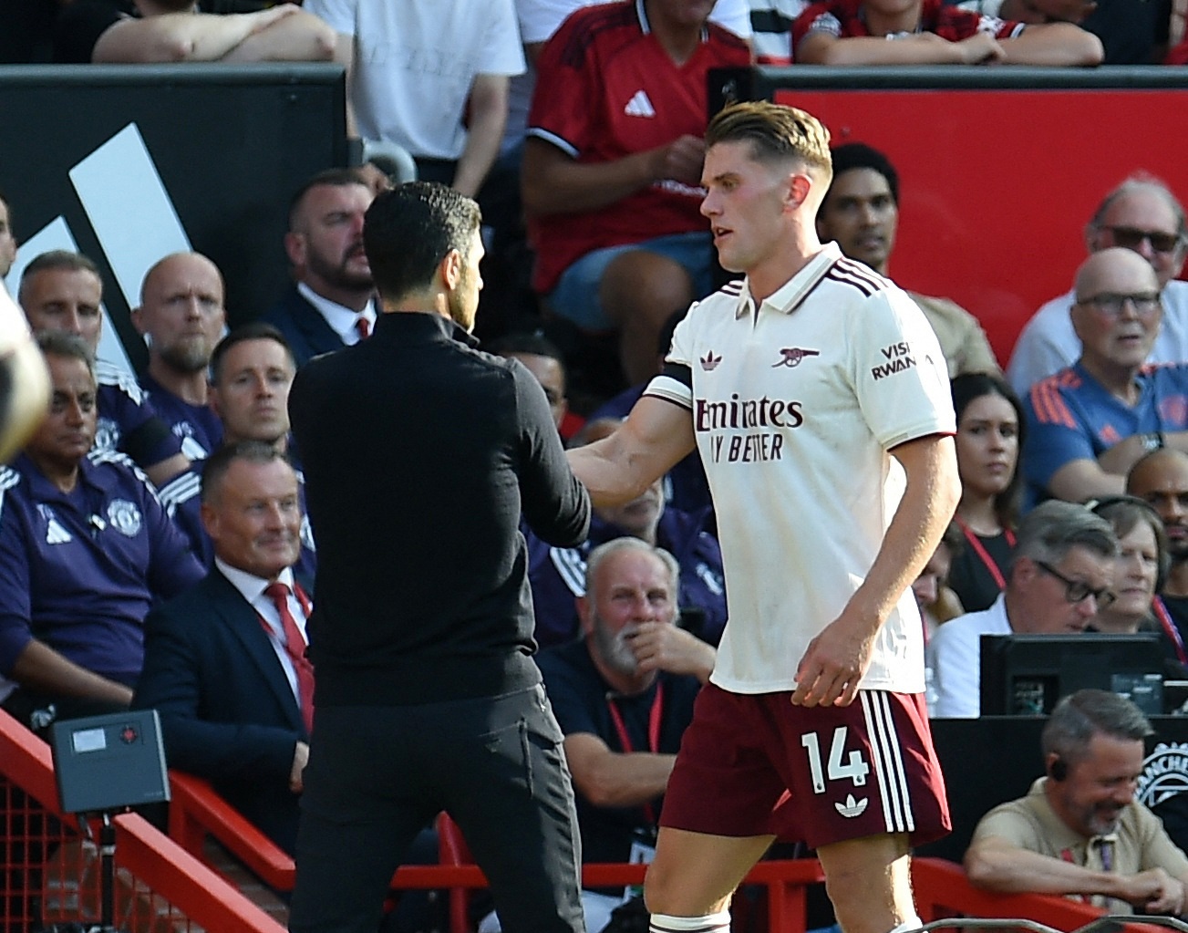 半岛体育正版官网-沃尔科特：约克雷斯首秀就客战曼联并不容易，他还需要找状态