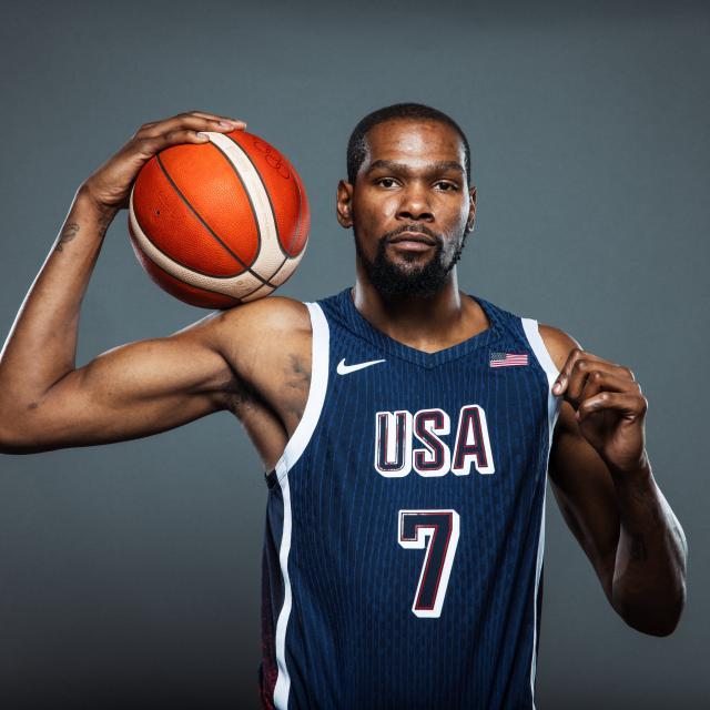 半岛体育官方地址-梦之队谨慎起见推迟KD复出 科尔吐槽球队进攻太慢