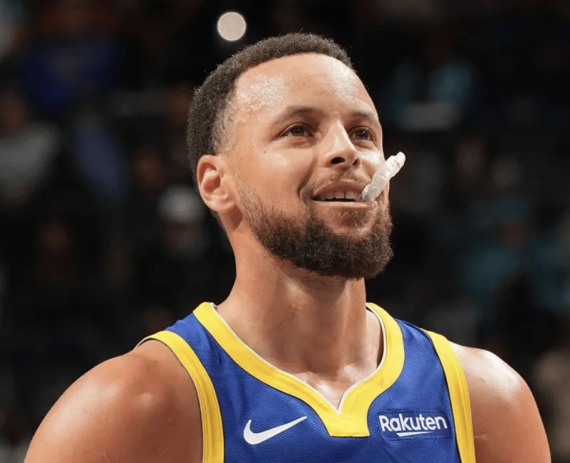 半岛体育登录入口-Amick：库里一直在幕后积极推动复出，希望在附加赛前找节奏