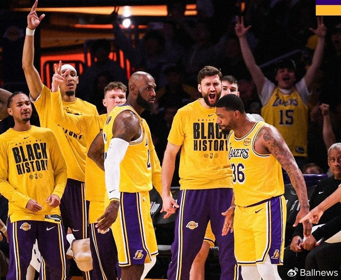 半岛体育官方地址-詹姆斯：弗拉格等四人代表着NBA未来，将永远支持和尊重他们|篮球|夏洛特黄蜂队|库珀|VJ-埃奇库姆|洛杉矶湖人队_新浪体育_新浪新闻